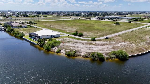 3233 NW 9TH STREET, Cape Coral, FL 33993