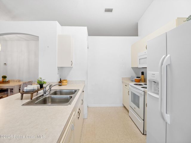 867 Fairhaven Street NE, Palm Bay, FL 32907