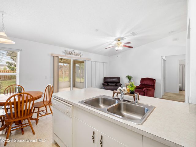 867 Fairhaven Street NE, Palm Bay, FL 32907