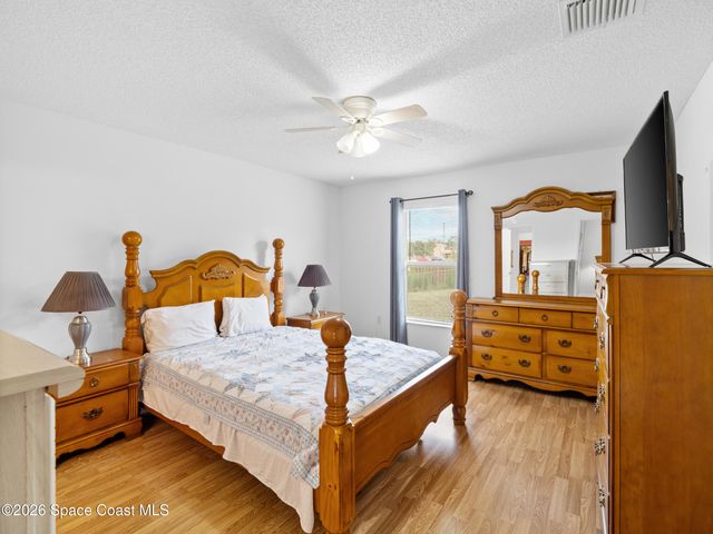 867 Fairhaven Street NE, Palm Bay, FL 32907