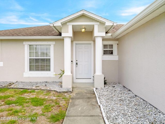 867 Fairhaven Street NE, Palm Bay, FL 32907