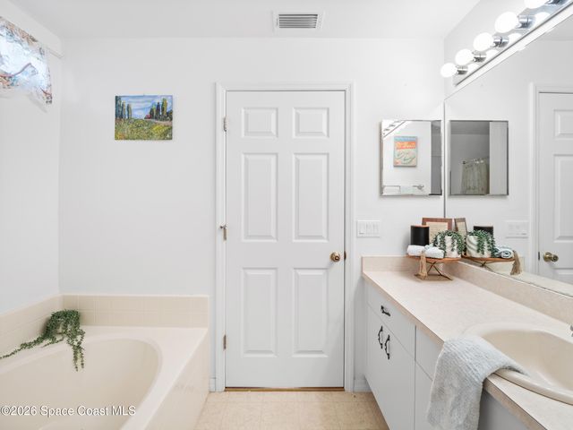 867 Fairhaven Street NE, Palm Bay, FL 32907
