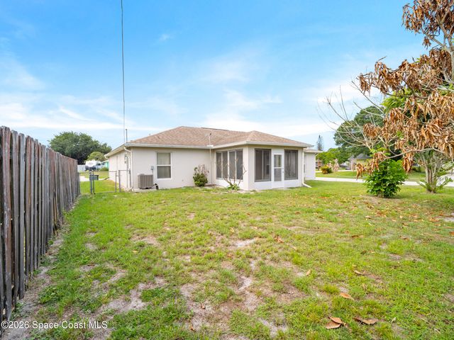 867 Fairhaven Street NE, Palm Bay, FL 32907