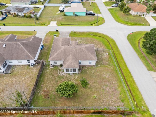 867 Fairhaven Street NE, Palm Bay, FL 32907