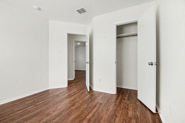 210 Trees Drive, Cedar Hill, TX 75104
