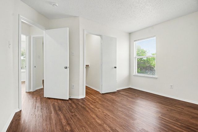 210 Trees Drive, Cedar Hill, TX 75104