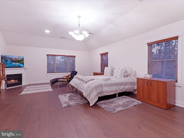 33 N NEW YORK RD, Galloway, NJ 08205