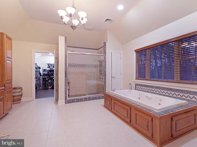 33 N NEW YORK RD, Galloway, NJ 08205