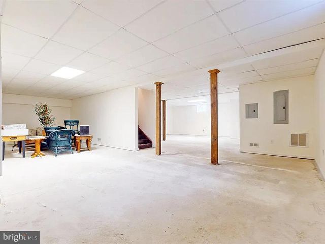 33 N NEW YORK RD, Galloway, NJ 08205