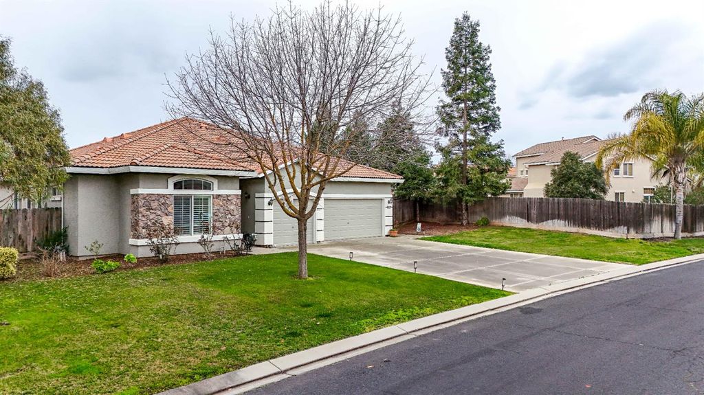 12170 Pheasant Run Blvd, Chowchilla, CA 93610