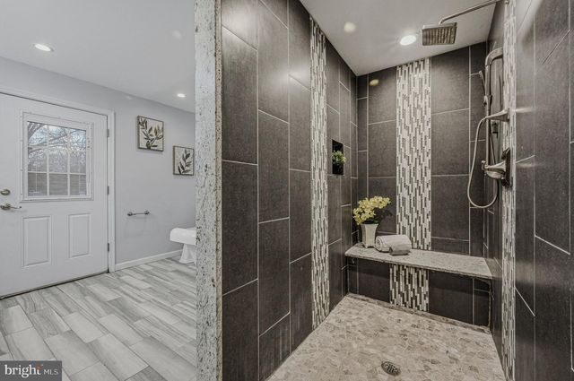 1 LAMATAN RD, Newark, DE 19711