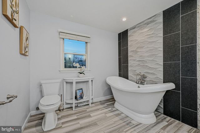 1 LAMATAN RD, Newark, DE 19711