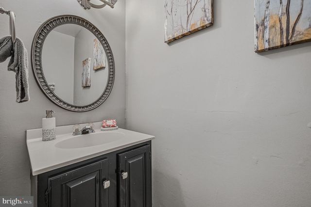 1 LAMATAN RD, Newark, DE 19711