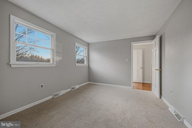 1 LAMATAN RD, Newark, DE 19711