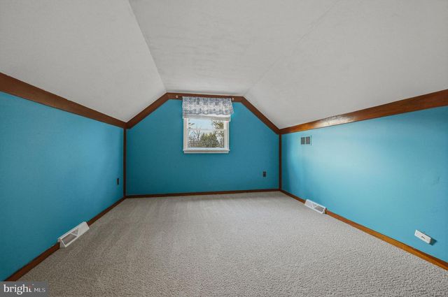 1 LAMATAN RD, Newark, DE 19711