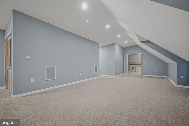 1 LAMATAN RD, Newark, DE 19711