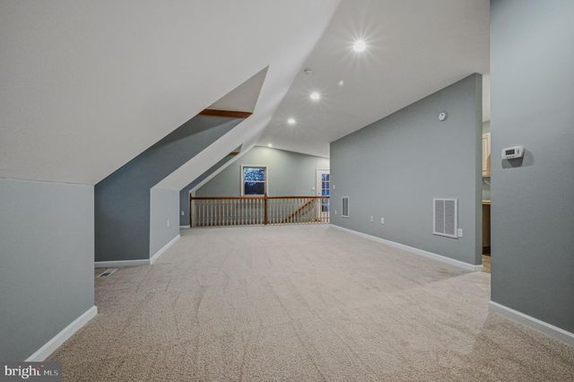 1 LAMATAN RD, Newark, DE 19711