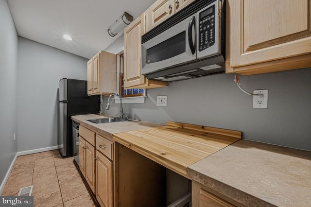 1 LAMATAN RD, Newark, DE 19711