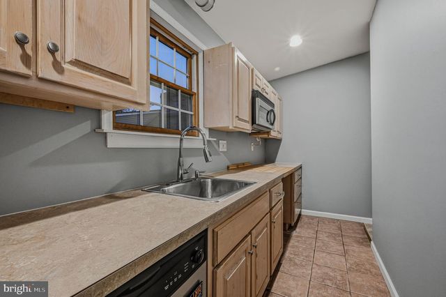 1 LAMATAN RD, Newark, DE 19711