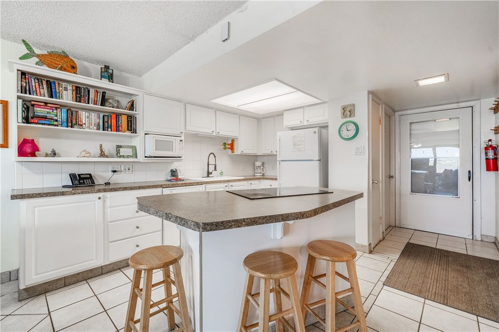 15340 Leeward Dr 107, Corpus Christi, TX 78418 — photo 2