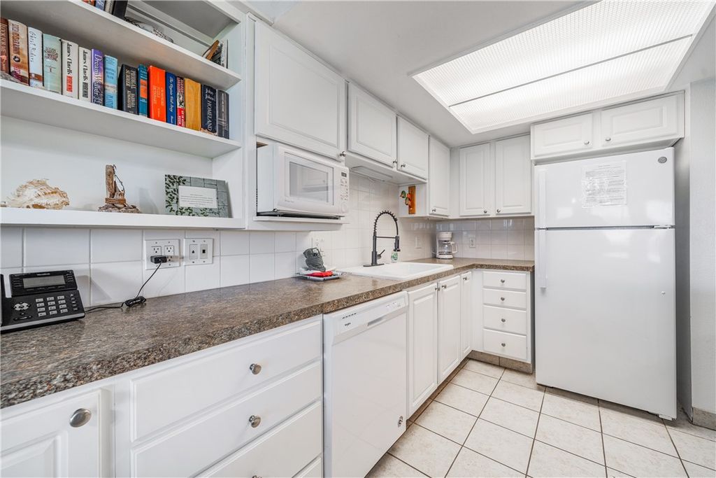 15340 Leeward Dr 107, Corpus Christi, TX 78418 — photo 4