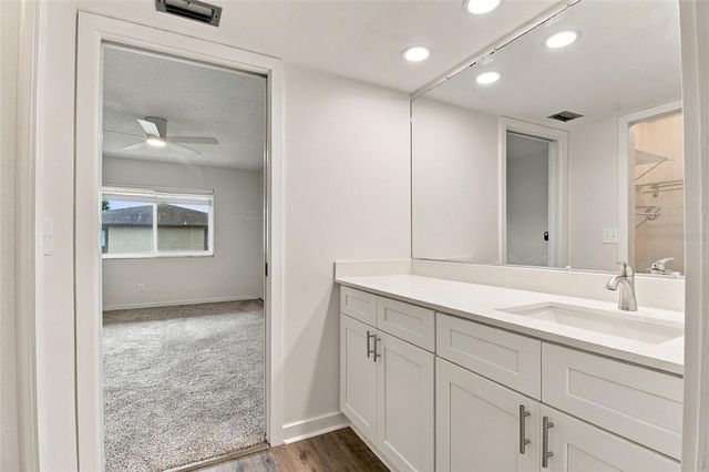 721 83RD AVENUE N 202, St Petersburg, FL 33702