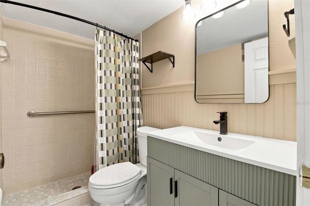 721 83RD AVENUE N 202, St Petersburg, FL 33702