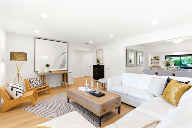 18614 Delano Street, Tarzana, CA 91335