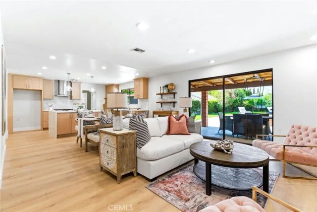 18614 Delano Street, Tarzana, CA 91335