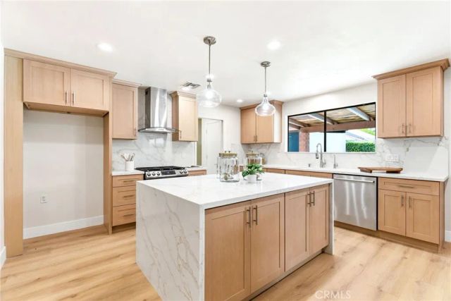 18614 Delano Street, Tarzana, CA 91335