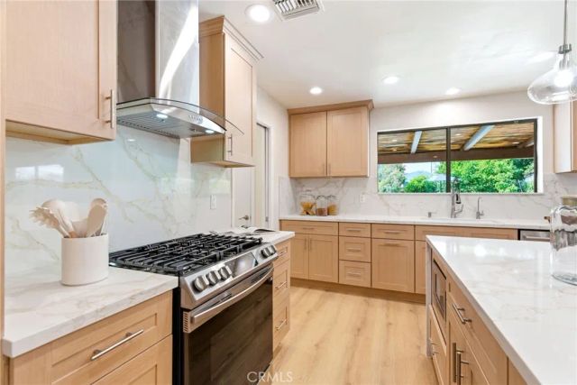 18614 Delano Street, Tarzana, CA 91335