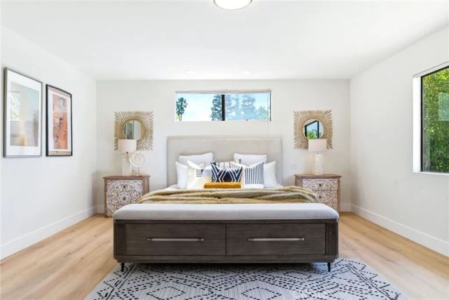 18614 Delano Street, Tarzana, CA 91335