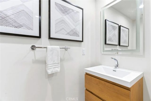18614 Delano Street, Tarzana, CA 91335