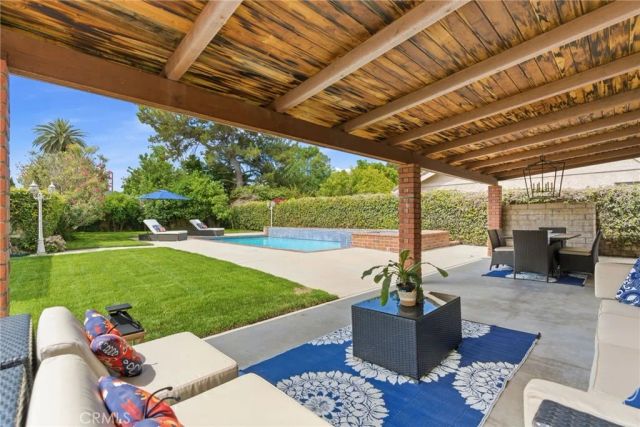 18614 Delano Street, Tarzana, CA 91335