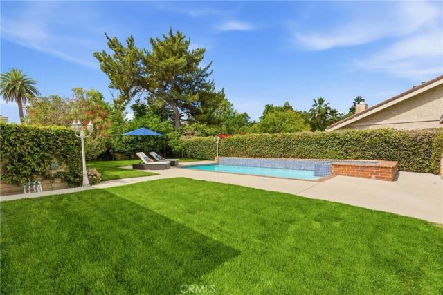 18614 Delano Street, Tarzana, CA 91335