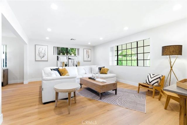 18614 Delano Street, Tarzana, CA 91335