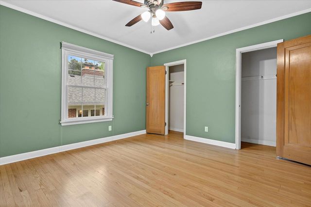 304 Oxford ROAD, Waukesha, WI 53186