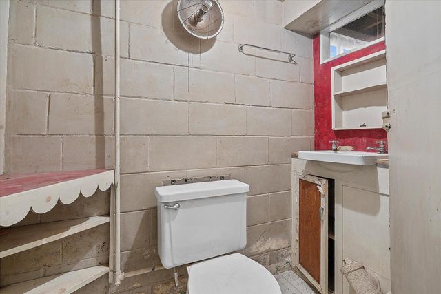 304 Oxford ROAD, Waukesha, WI 53186