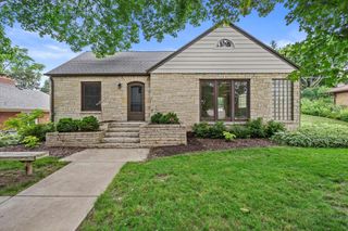 304 Oxford ROAD, Waukesha, WI 53186