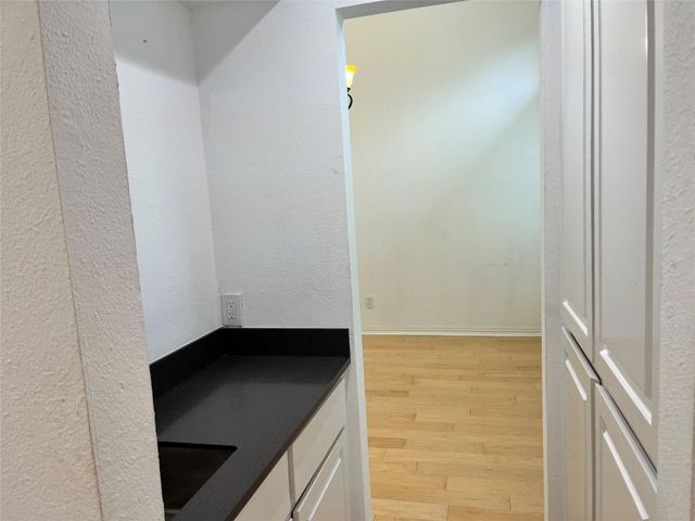 1827 Rhinevalley Drive, Arlington, TX 76012