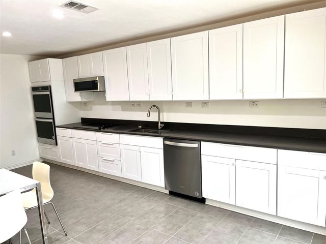 1827 Rhinevalley Drive, Arlington, TX 76012