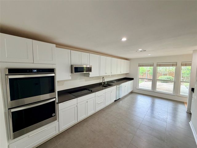 1827 Rhinevalley Drive, Arlington, TX 76012