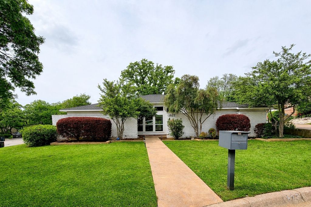 1827 Rhinevalley Drive, Arlington, TX 76012