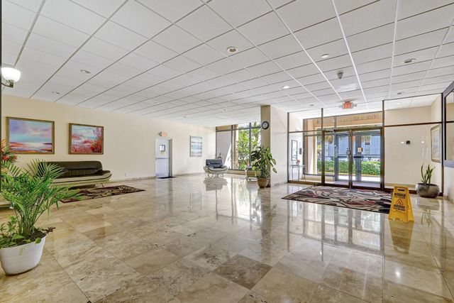 437 Golden Isles Dr 15G, Hallandale Beach, FL 33009