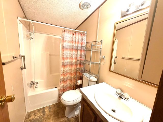 22987 N Post Oak Lane, Walnut Hill, IL 62893