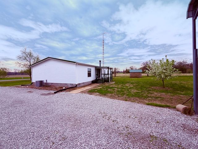 22987 N Post Oak Lane, Walnut Hill, IL 62893