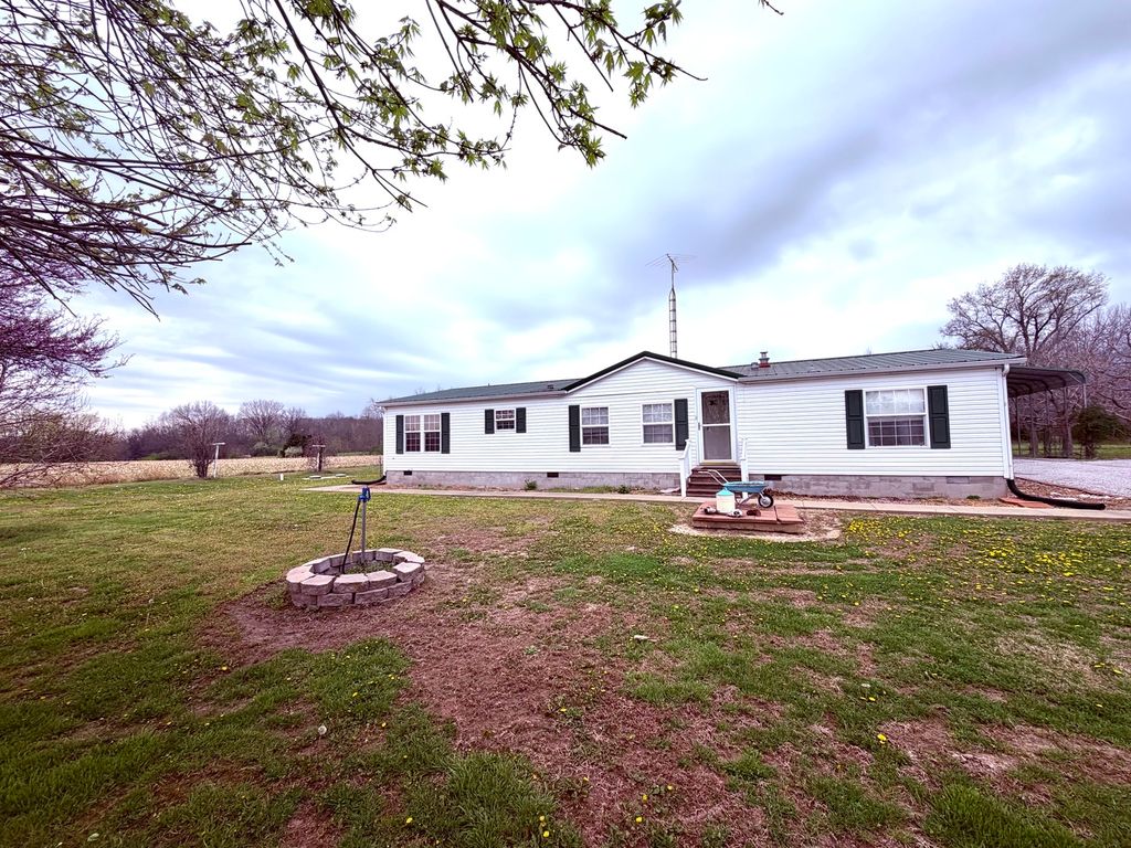 22987 N Post Oak Lane, Walnut Hill, IL 62893