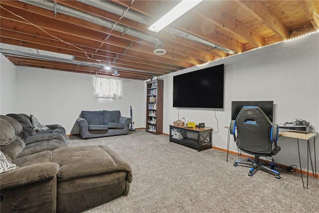 1304 Grande Avenue, Center Point, IA 52213