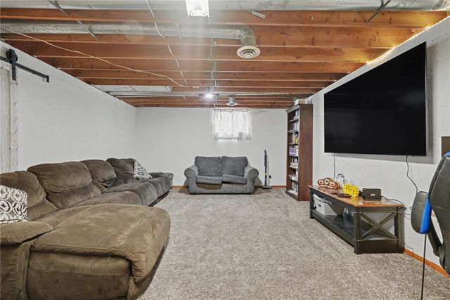 1304 Grande Avenue, Center Point, IA 52213