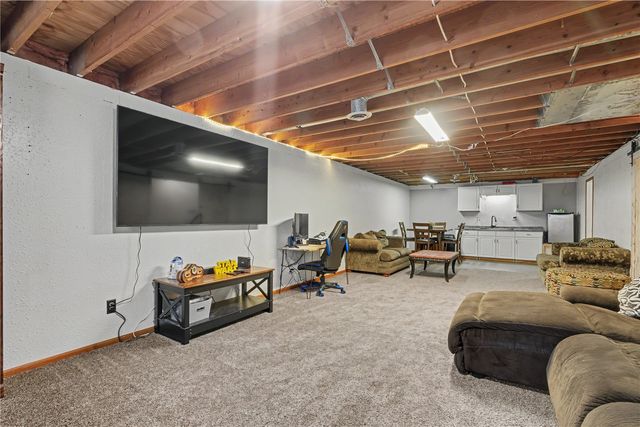 1304 Grande Avenue, Center Point, IA 52213